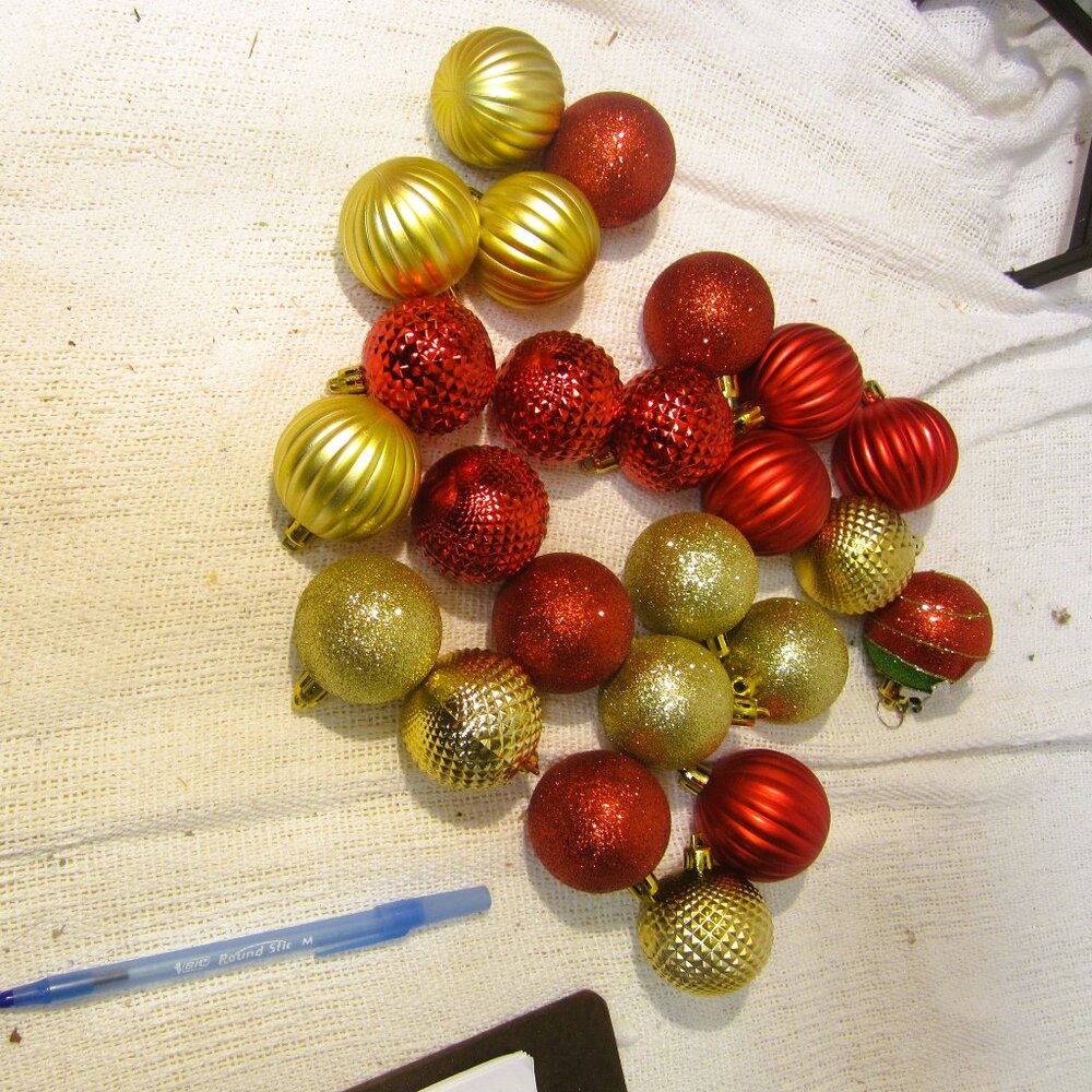 VTG SET OF 23 RED & GOLD PLASTIC BALL ORNAMENTS 2''
